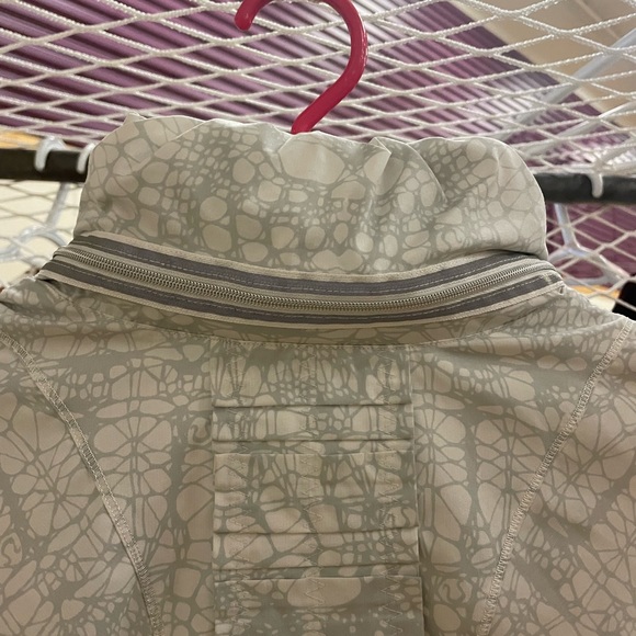Lululemon Hustle Jacket - Picture 3 of 6